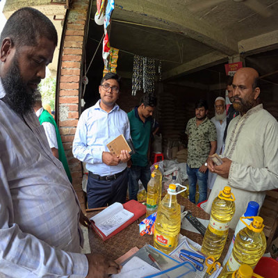 টিসিবির পণ্য অবৈধভাবে রাখার অপরাধে নড়াইলে ব্যবসা প্রতিষ্ঠানকে ২৬ হাজার টাকা জরিমানা