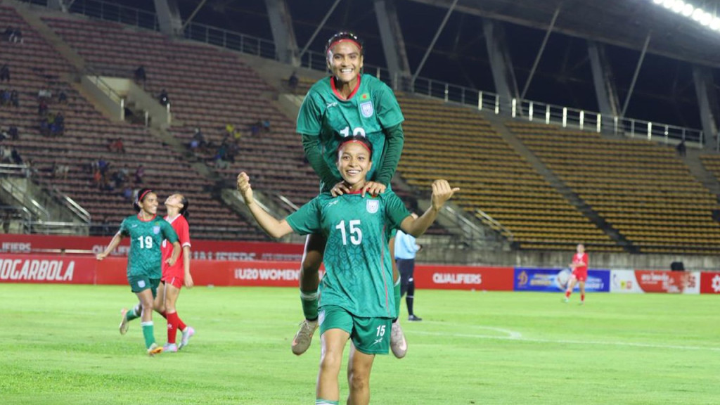 মুচলেকা নিয়ে ছেড়ে দেওয়া হয়েছে ঢাবি শিক্ষককে