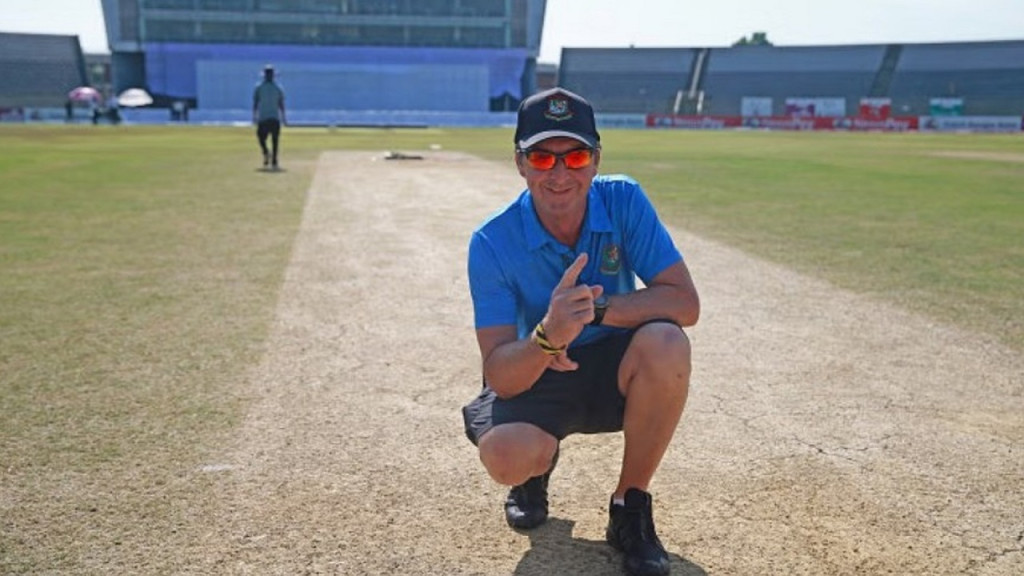 আবারো কিউরেটর হয়ে বাংলাদেশে আসছেন টনি হেমিং