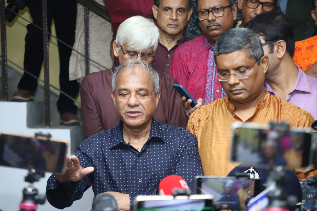 শারদীয় দুর্গাপূজা পবিত্রতা বজায় রেখে উদযাপনের আহ্বান স্বরাষ্ট্র উপদেষ্টার