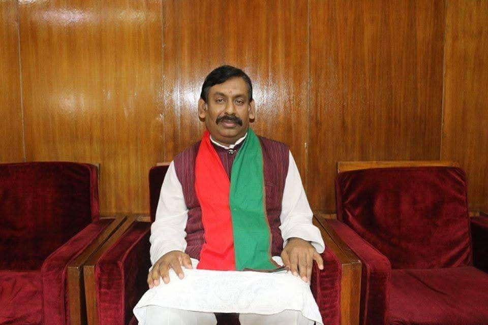 মাথায় টাক মানেই ‘বুদ্ধিমান-জ্ঞানী’, মিলল সংবর্ধনা!