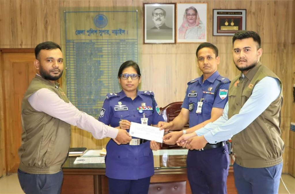 চোরাই মালামাল উদ্ধারে আইজিপি অর্থপুরস্কার পেল নড়াইলের পুলিশ