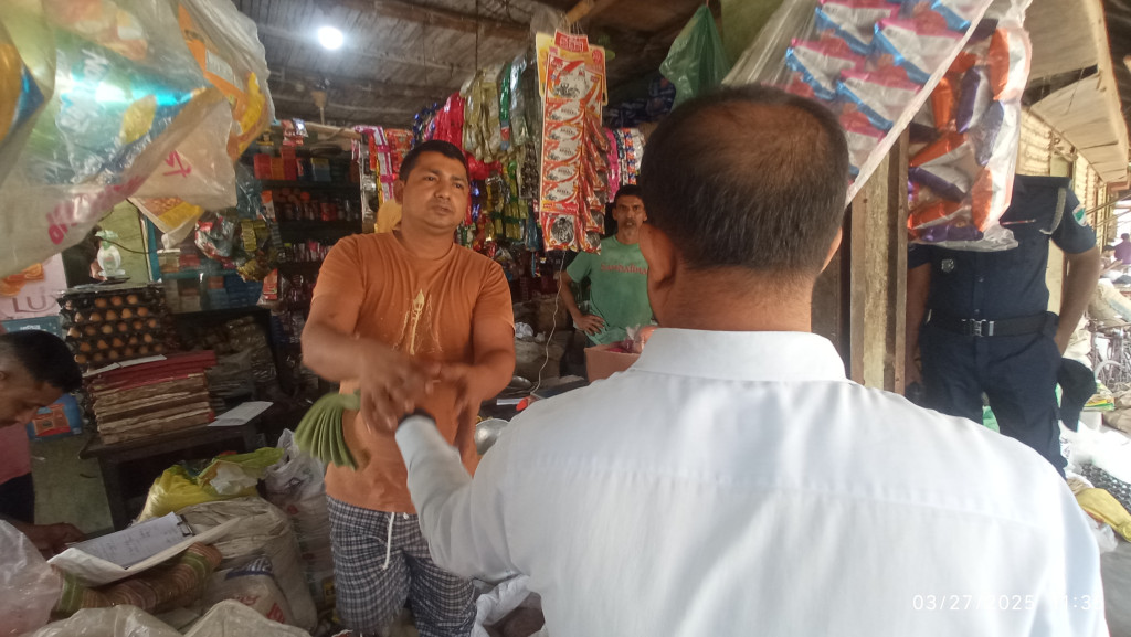 ভোক্তার অভিযানে নড়াইলে ৭ হাজার টাকা জরিমানা