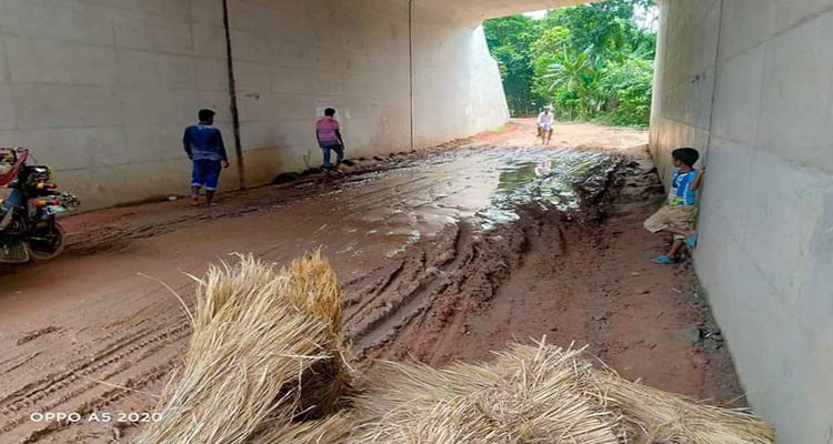 কাশিয়ানীর ভাটিয়াপাড়া গোল চত্বর আন্ডারপাস রাস্তার বেহাল অবস্থা