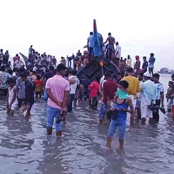 কক্সবাজার নাজিরারটেক চ্যানেলে ভেসে আসা ট্রলার থেকে ১০ জেলের মরদেহ উদ্ধার!