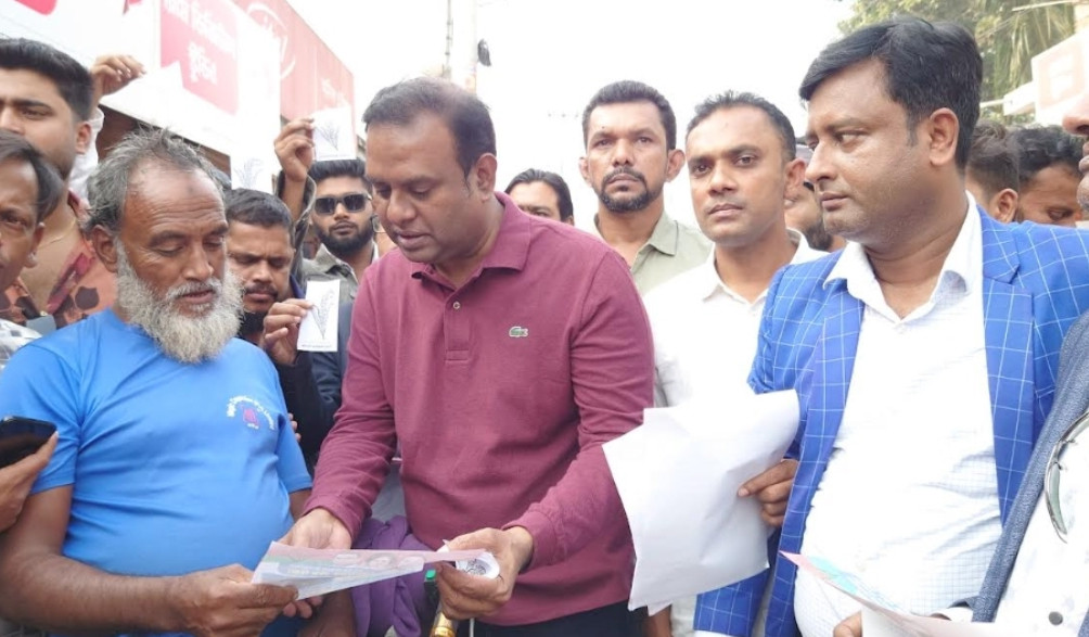 কালিয়ায় বিএনপি’র ঘোষিত ৩১ দফার লিফলেট বিতরণ