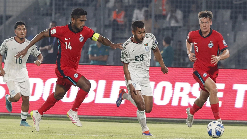 দর্শকদের ভোগান্তি, সাবেক ফুটবলাররা অপমানিত; শোধরাবে তো বাফুফে?