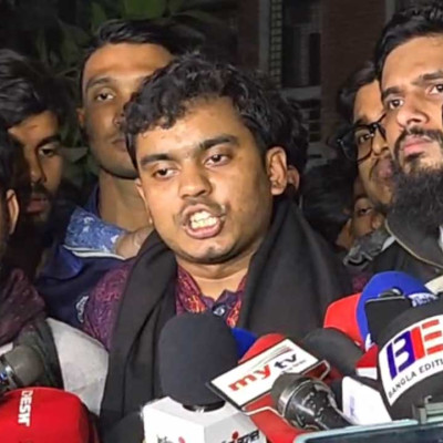 এবার নিউমার্কেট থানা ঘেরাওয়ের ঘোষণা ৭ কলেজ শিক্ষার্থীদের