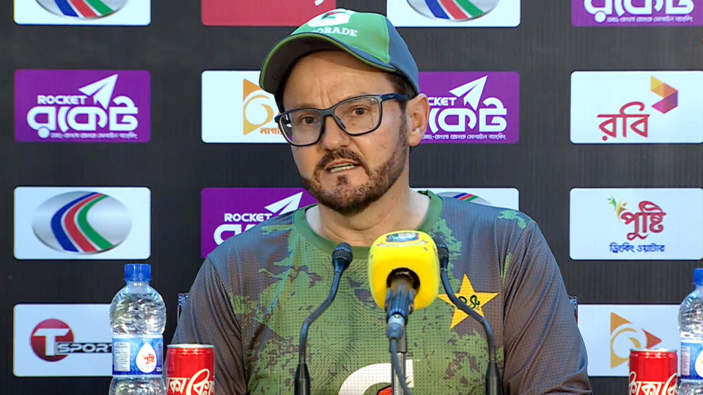 মিরপুরের উইকেট নিয়ে কড়া সমালোচনা পাকিস্তান কোচের