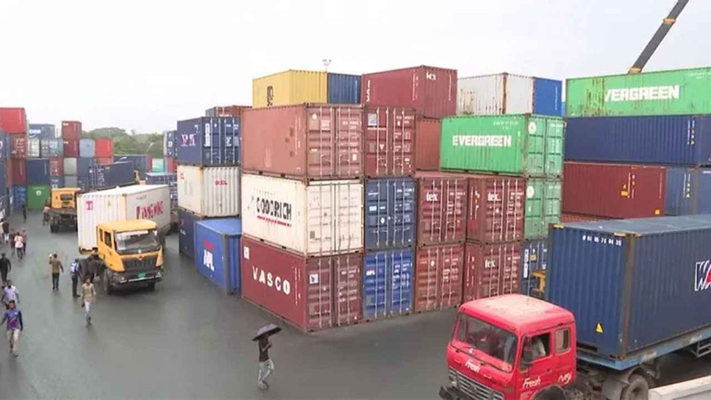 চট্টগ্রামে কাগজের আড়ালে আনা ২৬ টন সিগারেট পেপার জব্দ