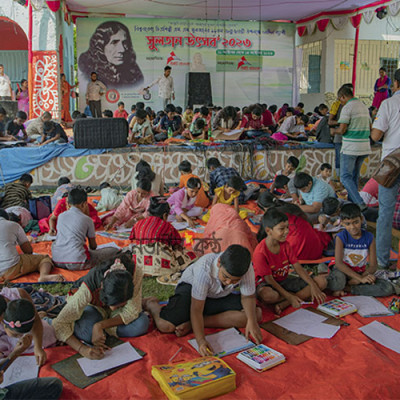 সুলতান উৎসবে শিশু-কিশোররা এঁকেছেন গ্রামা-বাংলার মনোমুগ্ধকর দৃশ্য