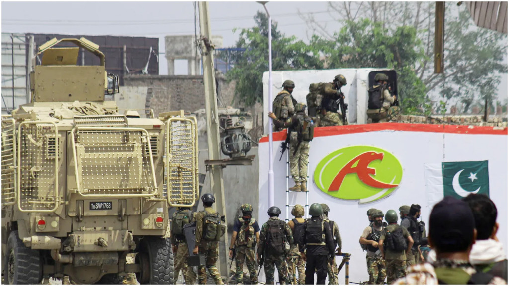 পাকিস্তানে সংঘর্ষে ১৯ সৈন্য নিহত