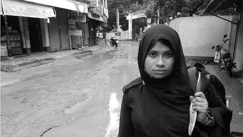 বাবার সন্ধানে চাটমোহরে পথে পথে নড়াইলের রুপা