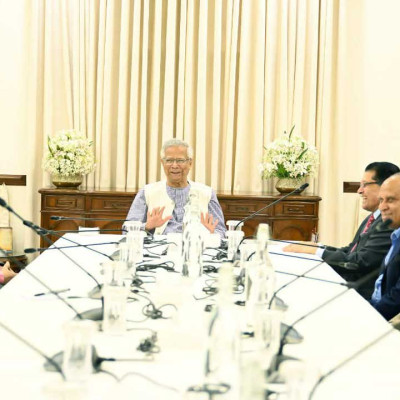 নির্বাচন-গণভোটের প্রস্তুতি সম্পর্কে প্রধান উপদেষ্টাকে অবহিত করলেন সিইসি