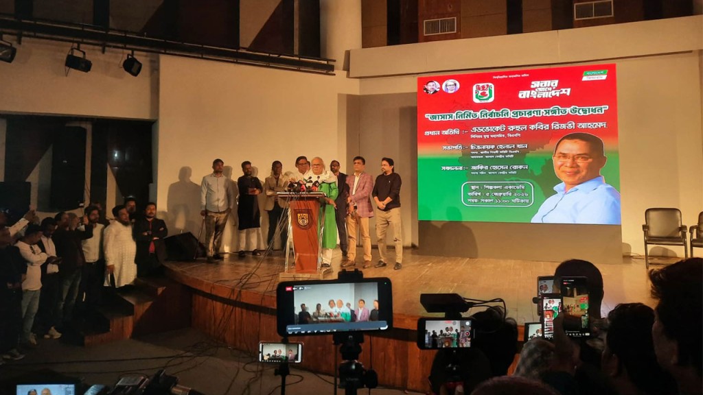 গণমাধ্যমের ওপর সরকারের কোনো চাপ নেই : তথ্য উপদেষ্টা