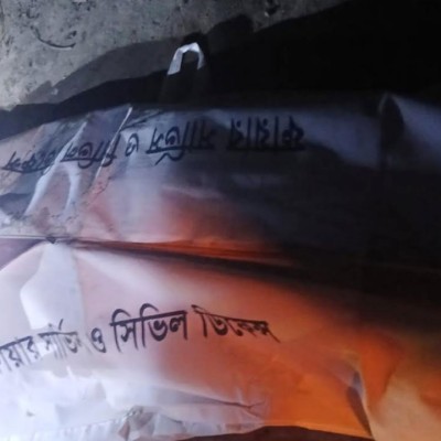 টাইলস বোঝাই ট্রাক উল্টে চালক নিহত