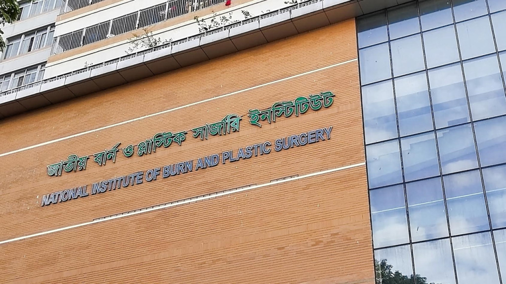 মিরপুরে সিলিন্ডার বিস্ফোরণ : বাঁচানো গেল না শিশু আব্দুল্লাহকে