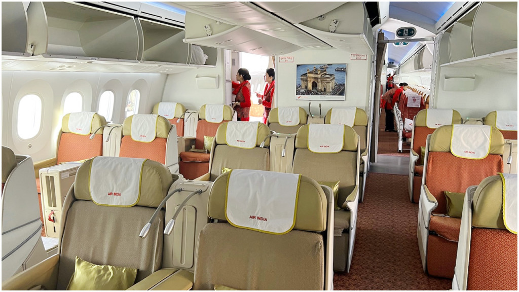 ভারতীয় মাতাল যাত্রীর কাণ্ড, সহযাত্রীর শরীরে করলেন মূত্রত্যাগ