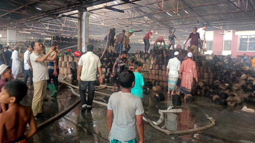 ফরিদপুরে জুট মিলে আগুন