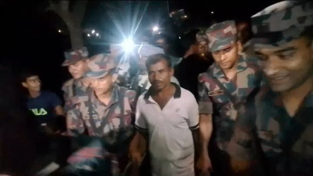 দুই দেশের নাগরিকদের ফেরত দিলো বিজিবি-বিএসএফ