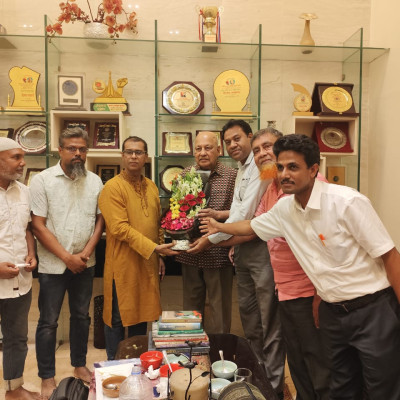 "অসুস্থ মেজর (অবঃ) আবদুল মান্নানকে দেখতে গেলেন বিকল্পধারা বাংলাদেশের কেন্দ্রীয় নেতৃবৃন্দ"