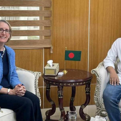 তথ্য উপদেষ্টার সঙ্গে ব্রিটিশ দূতের সাক্ষাৎ