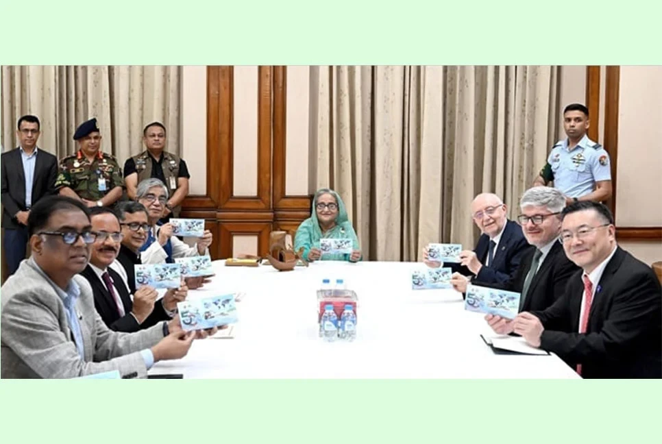 স্মার্ট বাংলাদেশ গড়া সংক্রান্ত স্মারক ডাকটিকিট অবমুক্ত করলেন প্রধানমন্ত্রী