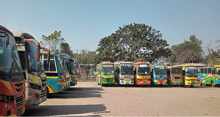 দুই মালিক সমিতির দ্বন্দ্বে বাস চলাচল বন্ধ : ৫ হাজার শ্রমিক বেকার