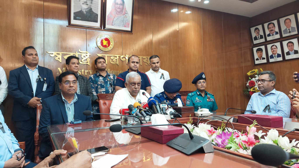 হবিগঞ্জে ট্রাক-প্রাইভেটকার সংঘর্ষে একই পরিবারের চারজনসহ নিহত ৫