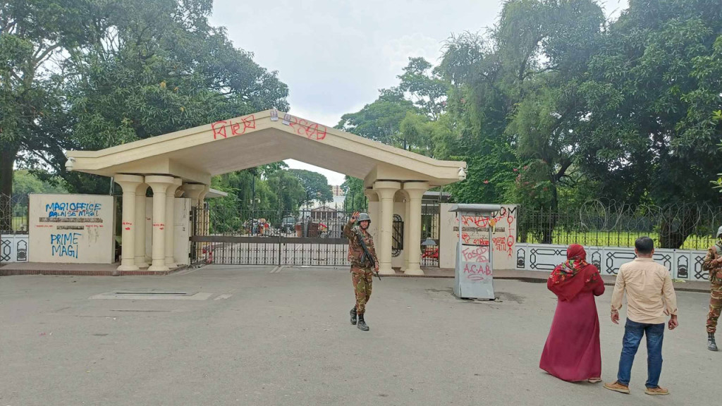 ট্রেন দুর্ঘটনা : উদ্ধার কাজে যোগ দিয়েছে দুই প্লাটুন বিজিবি