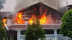 ‘মৃত্যুকে কাছ থেকে দেখলাম’