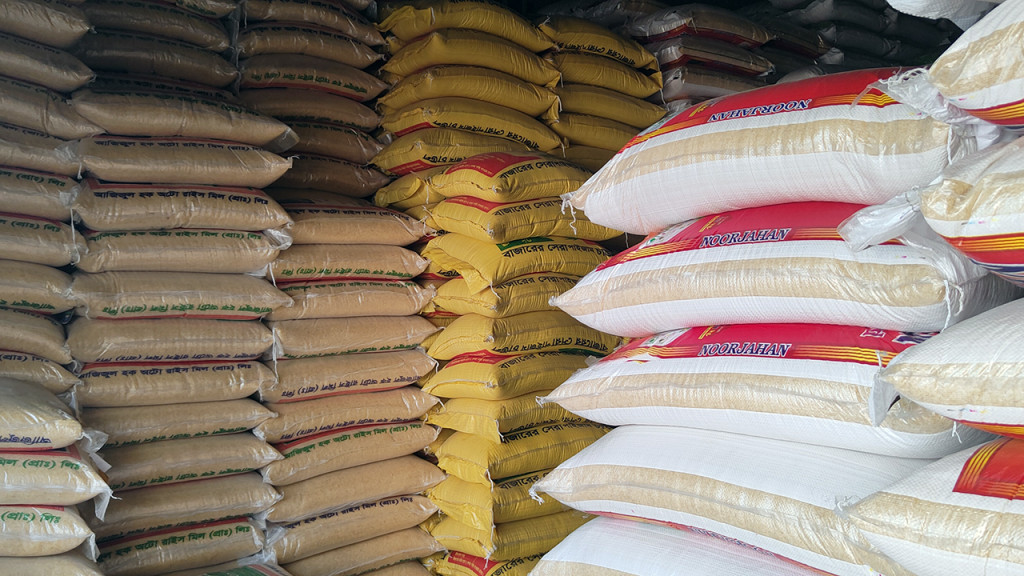 বরিশালে চালের বাজারে অস্থিরতা, প্রতি বস্তায় বেড়েছে ২০ টাকা