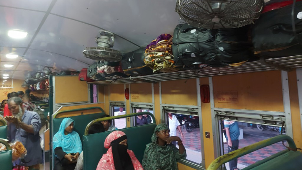 ভারতীয় চোরাই পণ্য পরিবহনে ব্যবহার হচ্ছে ‘মোংলা কমিউটার’ ট্রেন