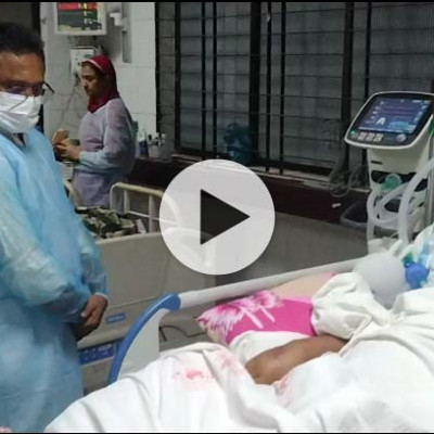 বৃষ্টি আর জলাবদ্ধতায় চরম দুর্ভোগে রাজধানীবাসী