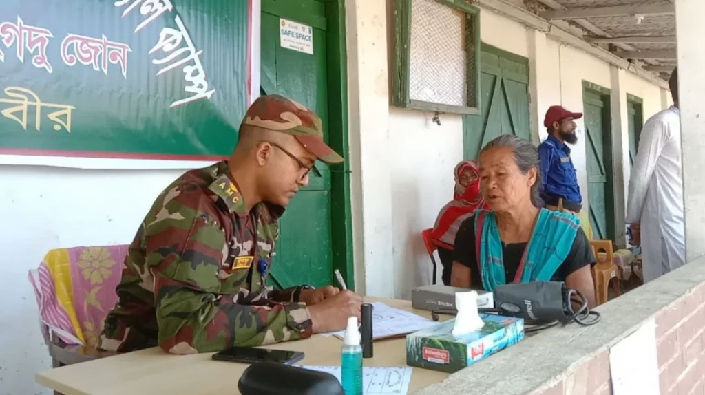 তিন পার্বত্য জেলার দুর্গম অঞ্চলে চিকিৎসা দিচ্ছে সেনাবাহিনী