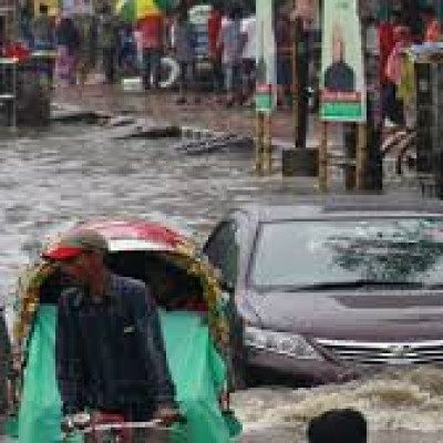 আষাঢ়ের বৃষ্টিতে রাজধানীবাসীর ভোগান্তি