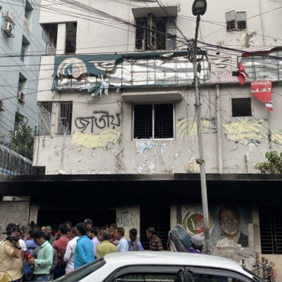 জাপা কার্যালয়ের সামনে কয়েকজন নেতাকর্মীর অবস্থান, সতর্ক পুলিশ