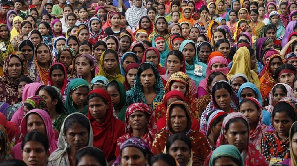 বেড়েই চলছে দেশের জনসংখ্যা, পুরুষের চেয়ে বেশি নারীরা
