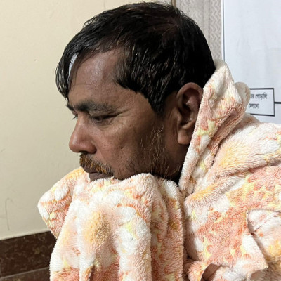 দুই মাছ ব্যবসায়ীর গলায় ছুরি ঠেকিয়ে লাখ টাকা ছিনতাই