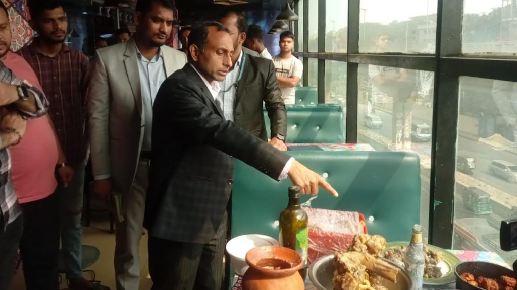 বাসি খাবার বিক্রির অভিযোগে রেস্টুরেন্টকে ৩০ হাজার টাকা জরিমানা