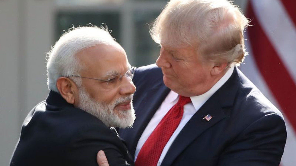 ট্রাম্পের মন জয়ে যে ‘উপহার’ নিয়ে গেলেন মোদি