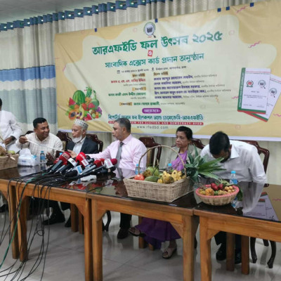 সন্তানের মরদেহ কোলে নিয়ে হাসপাতালের সিঁড়িতে মায়ের বিলাপ