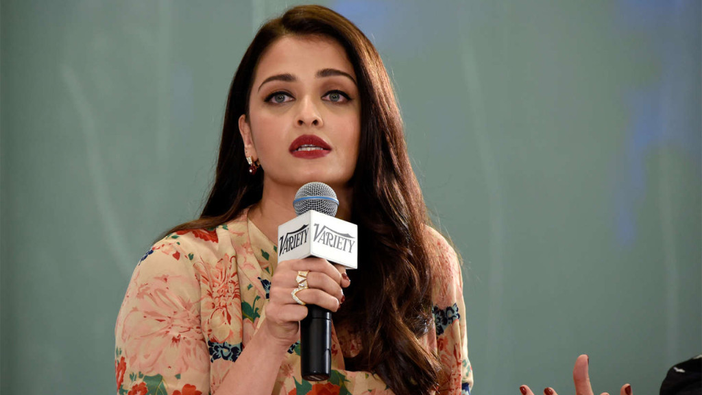 বচ্চন পরিবার নিয়ে মুখ খুলতে যাচ্ছেন ঐশ্বরিয়া?