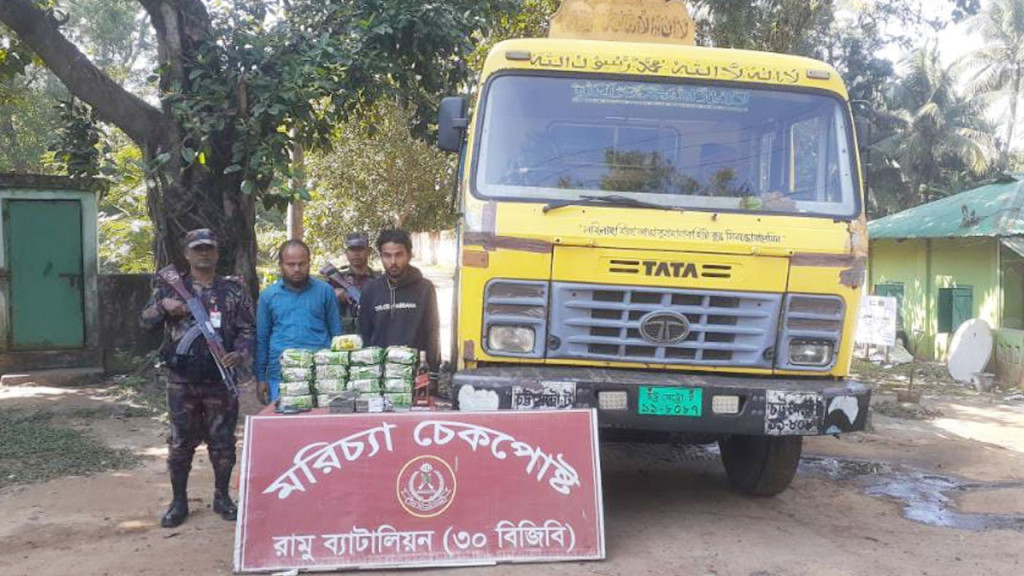 কক্সবাজারে লবণবোঝাই ট্রাকে মিলল ৯০ কোটি টাকার আইস