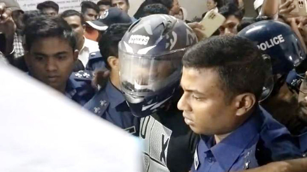 অবন্তিকার আত্মহত্যা : সহকারী প্রক্টর ও সহপাঠী রিমান্ডে