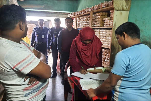 নড়াইলে ৫ প্রতিষ্ঠানকে জরিমানা