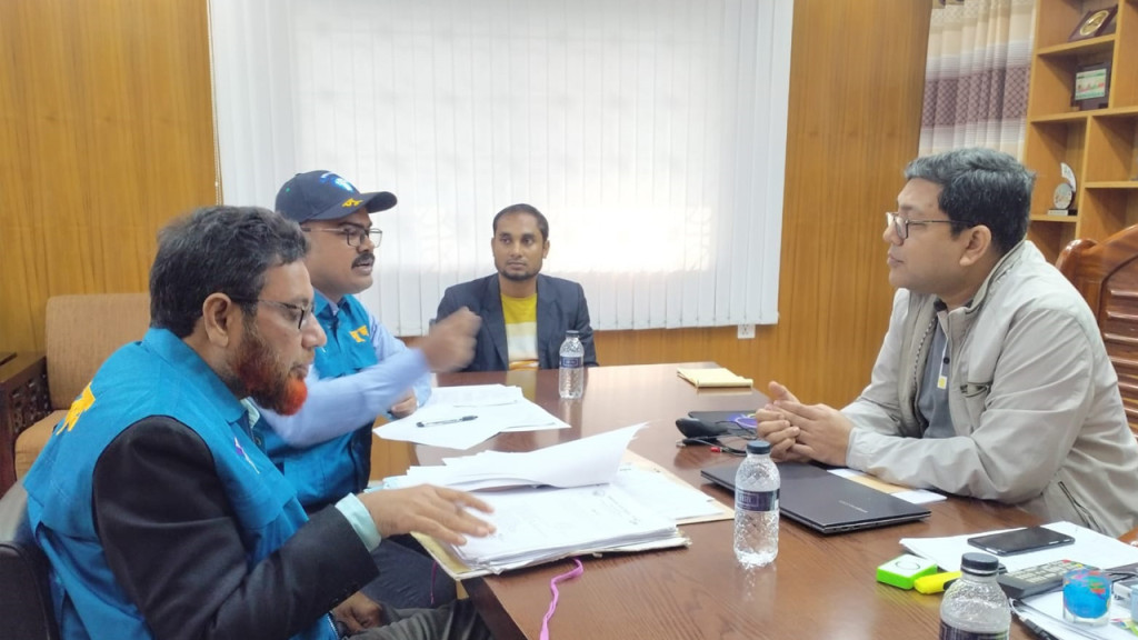 নিজ অফিসে বসেই ঠিকাদারি কাজ করেন পাউবোর কর্মচারী!