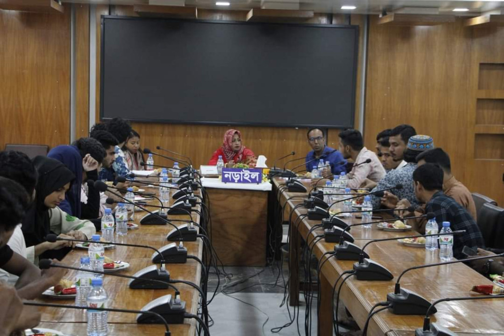 নড়াইলে নবগঠিত জেলা বৈষম্য বিরোধী ছাত্রদের সাথে ডিসির সাথে মতবিনিময়