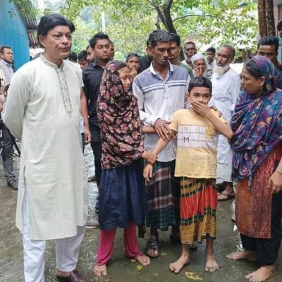 মা ও দুই ভাইকে হারিয়ে অথৈ সাগরে তারা
