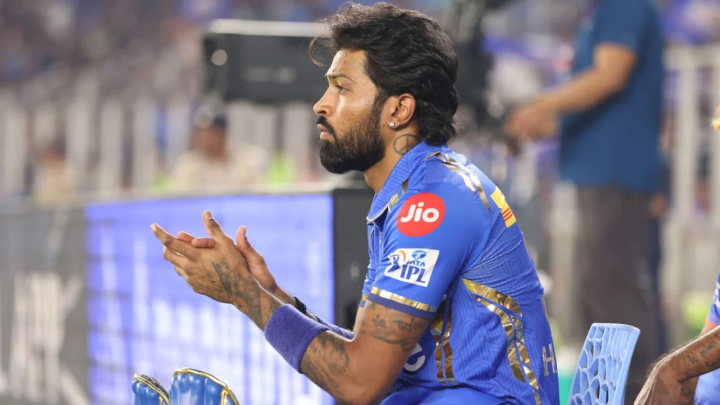 ‘ঘরের মাঠে’ দর্শকদের বিরূপ আচরণের মুখে হার্দিক